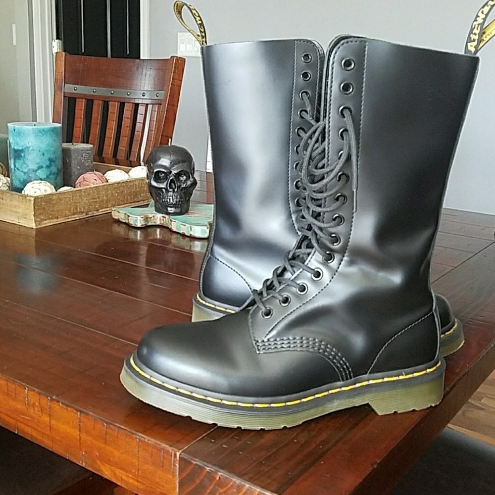Dr. Martens/ Doc Martens